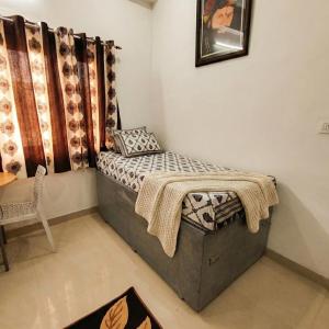 2BHK Apartment with Balcony - Near City Palace