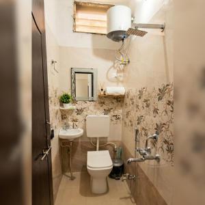 2BHK Apartment with Balcony - Near City Palace