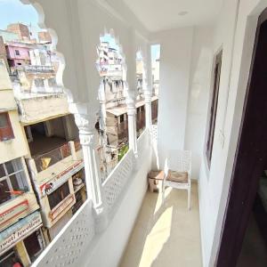 2BHK Apartment with Balcony - Near City Palace