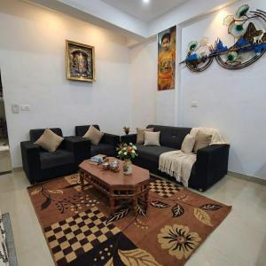 2BHK Apartment with Balcony - Near City Palace