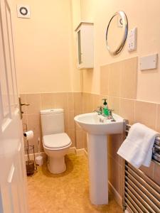 A Comfortable and Spacious House with Private Drive