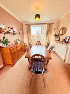 A Comfortable and Spacious House with Private Drive