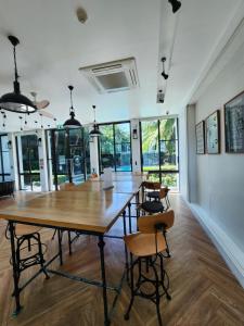 Saturdays Residence - Luxury Pool access close to Naiharn Beach