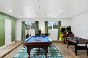Fun-Filled Oasis - Pool Pickleball Games Galore