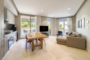 The Groundlight 1BDR Mangroovy Free Beach & Pool