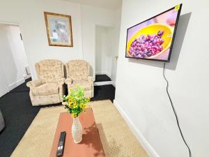 Cozy corner - 3 Bedroom Full House - Perfect for Families, Couples And Company Contractors