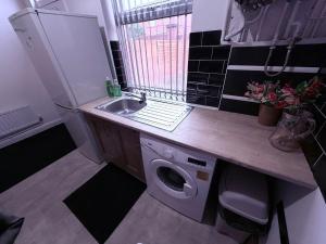 Cozy corner - 3 Bedroom Full House - Perfect for Families, Couples And Company Contractors