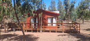 cabaña con playa y campo