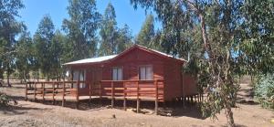 cabaña con playa y campo