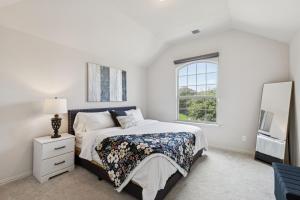 Modern 6BR Luxury Villa - Theater, Games, Peloton & EV