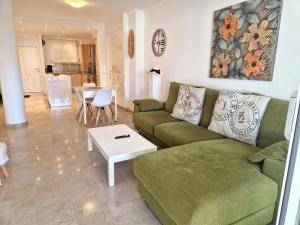 La Cala de Mijas, groundfloor 2 bed apartment steps away from the beach