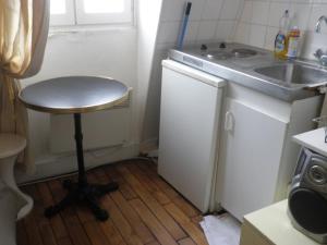 CHAMPS ELYSEES STUDENT STUDIo