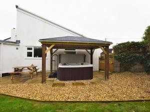 4 Bed in Parkham 76452