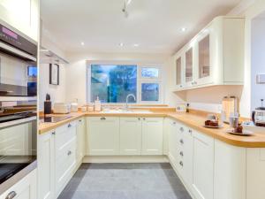4 Bed in Parkham 76452