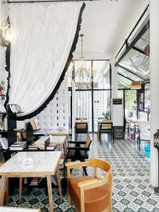 SYRI Guesthouse Vientiane Hostel & Cafe