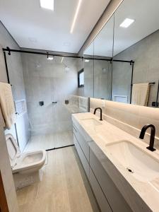 Linda Casa em Condomínio de Luxo