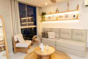 Elegante apartamento con vista al mar en cielo mar