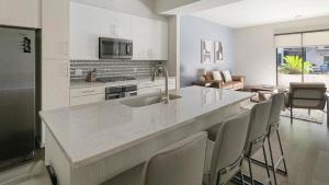 Landing Amazing 2BD Pool Gym