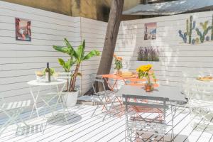 Como Dreams Apartments by RentComo