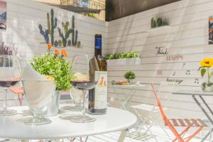 Como Dreams Apartments by RentComo