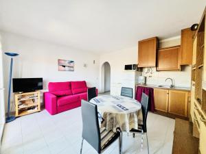 Apartamento céntrico cerca de la playa, comercios y Ciudadela con AA y terraza. - ES-258-25