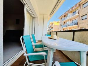 Apartamento céntrico con terraza y parking en Ciutadella - ES-258-75