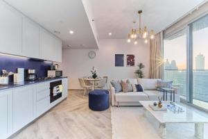 High Floor 1BR Burj View Apartment by fam Living