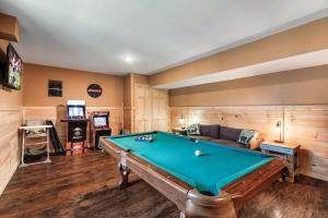 Luxe Cabin Sleeps 11 Sauna Gym Theater Game