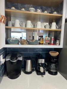 Heated Pool, 5 bedroom, Lakefront, Kayaks, Close to Beaches