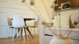 Berthelot Design au pied du tram et proche métro