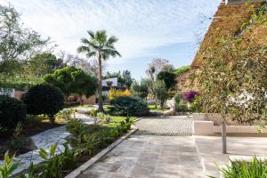 Historic 1930s Mansion on Chalidon with Garden