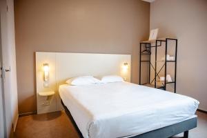 Brit Hotel LArrivée Guingamp