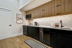 Cozy & Historic Old City 2 Bedroom - Sleeps 5