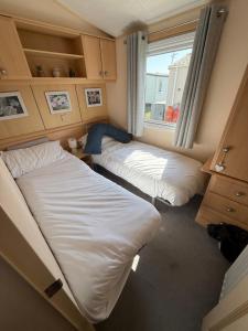 Meadow Lakes 82 - Golden Palm Resort - Meadow Lakes Caravan Hire