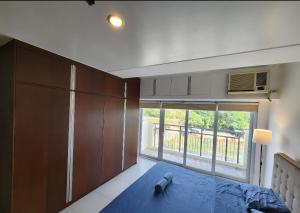 Spacious 42sqm Studio Unit with Balcony Lacson St