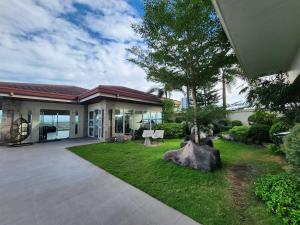 Spacious 42sqm Studio Unit with Balcony Lacson St