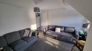 Five-Bedroom Beachside Cottage with Large Garden and Sea Views, Hill Head