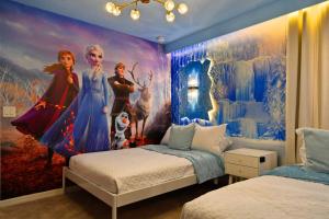 Extraordinary 10BR Private Pool Spa Near Disney