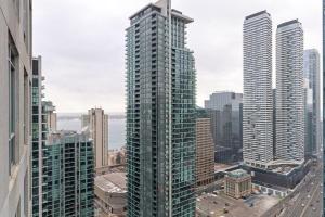 Free Parking + Vinyl Vibes | 2BR2BA Downtown