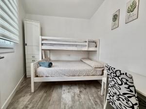 A8 - Apartamento en La Carihuela, 2 dormitorios, Wifi, a 100 metros de la playa