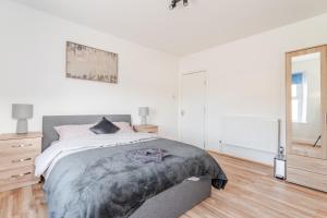 Spacious 4 Bed House in Churchill