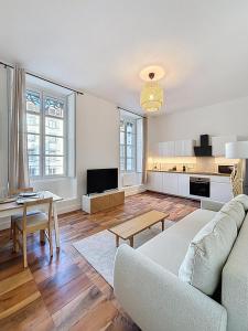 Marché des Halles sur cour Ascenseur, Hypercentre