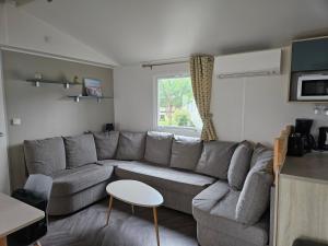 Sous les Pins dans camping 4 étoiles MH familial 322 6 à 8 couchages 2 salles de bain 2 WC