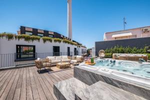 Luxury Rooftop Jacuzzi Penthouse at Savoy Insular
