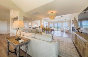 NautiBuoy - Village at Nags Head, Luxury Oceanfront, Elevator, Pool, Hot Tub, Pets OK