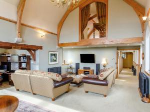 4 Bed in Latchley 77480