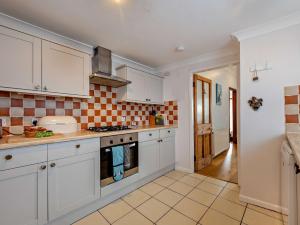 4 Bed in Brixham 77206