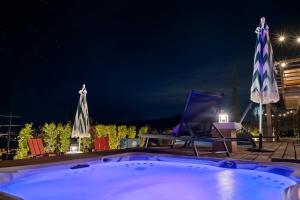 Dome Retreat Epic Views Karaoke Cold Plunge