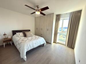 Spacious Central Apartment, Pool & Gym, Group Friendly