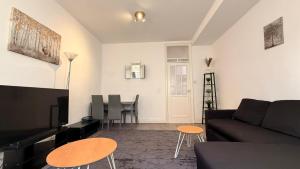 2 bedroom Queens Court W2